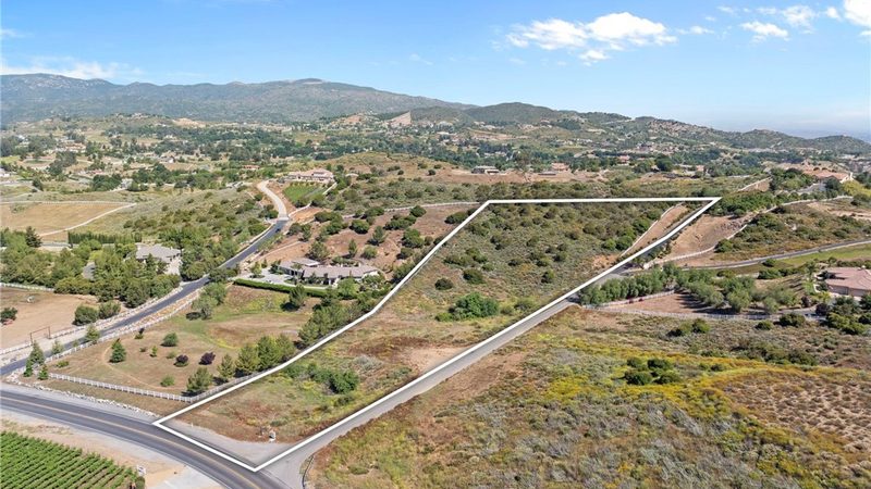 1 Avenida La Cresta, front of the home